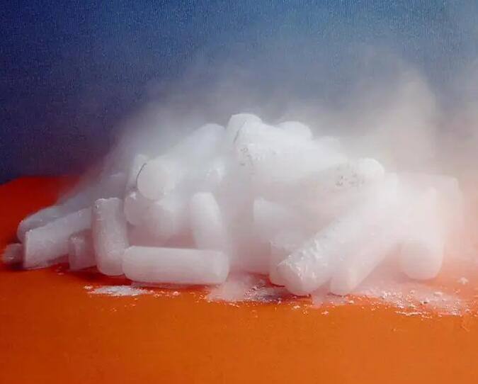 為什么用孝感干冰保存食品比用冰塊更好？